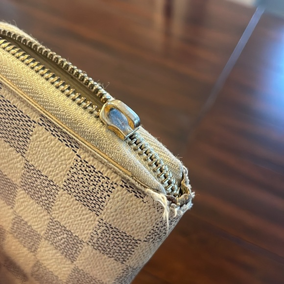 💎AUTHENTIC💎 LV DAMIER AZUR ACCORDION WALLET (NO ZIPPER PULL, COIN STAIN INT) - Picture 13 of 16